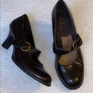 A2 Aerosoles Brown Buckled Heels